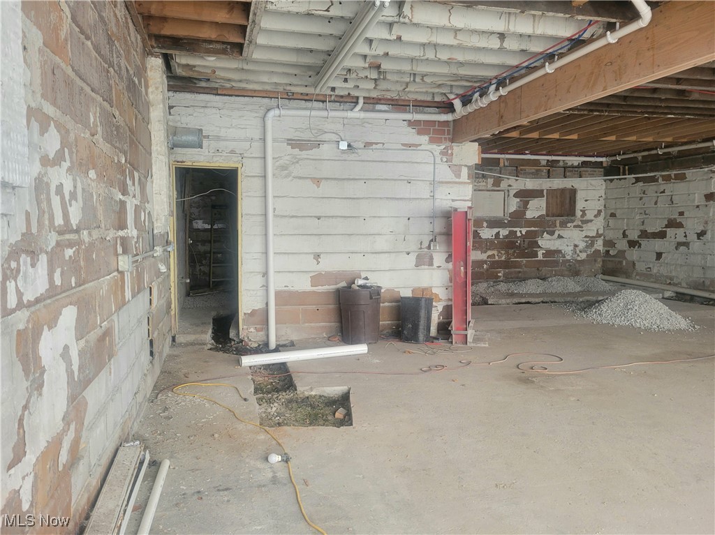 1605 Broadway Property Photo 6