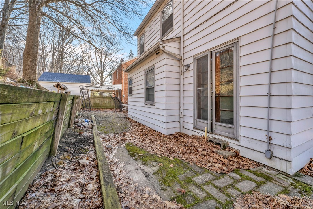 24700 Hawthorne Drive Property Photo 9