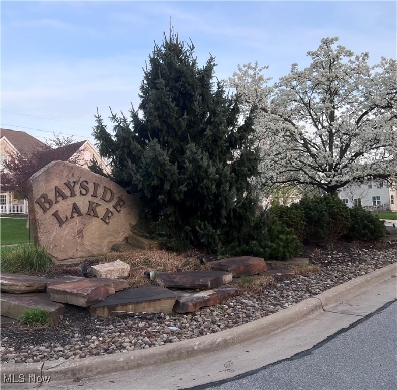 5027 Lake Breeze Landing Property Photo 2