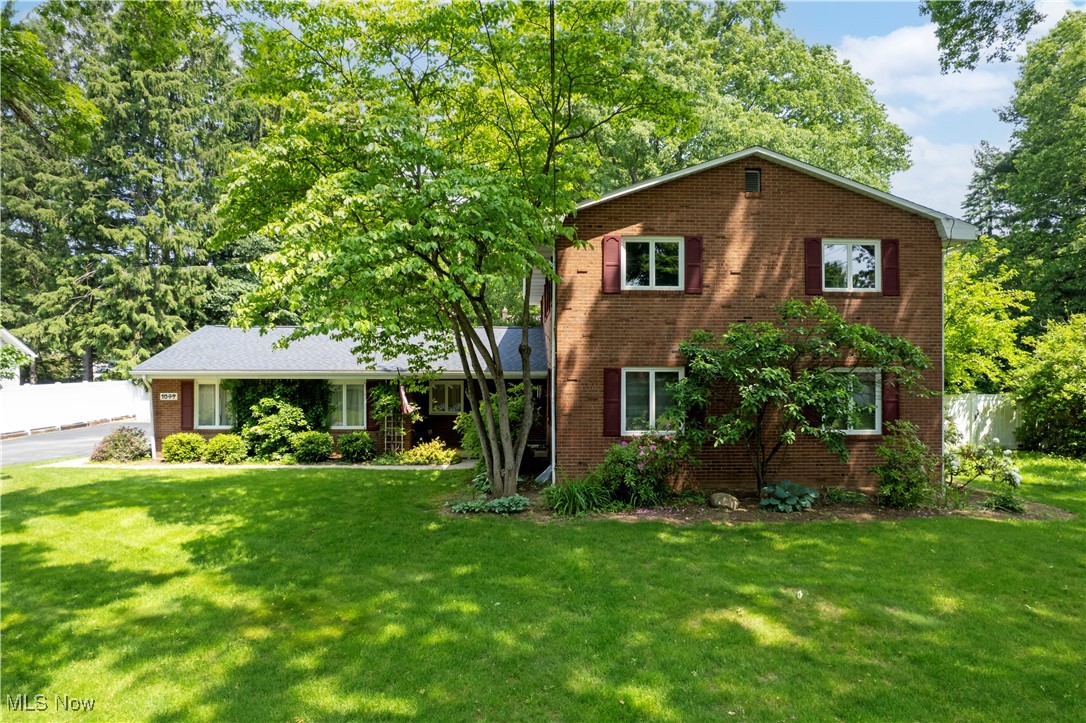 1047 Ashwood Drive Property Photo 1
