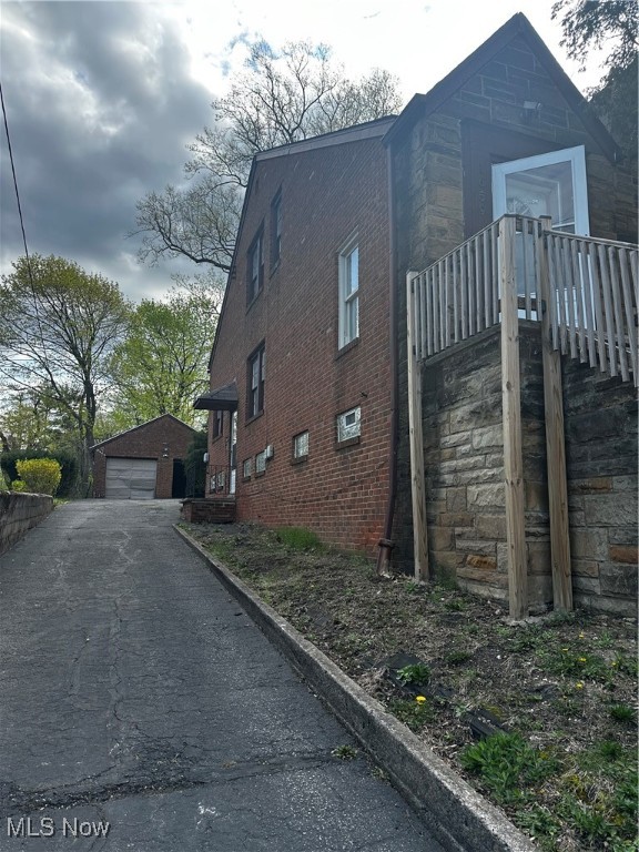 1659 Ivydale Road Property Photo 4