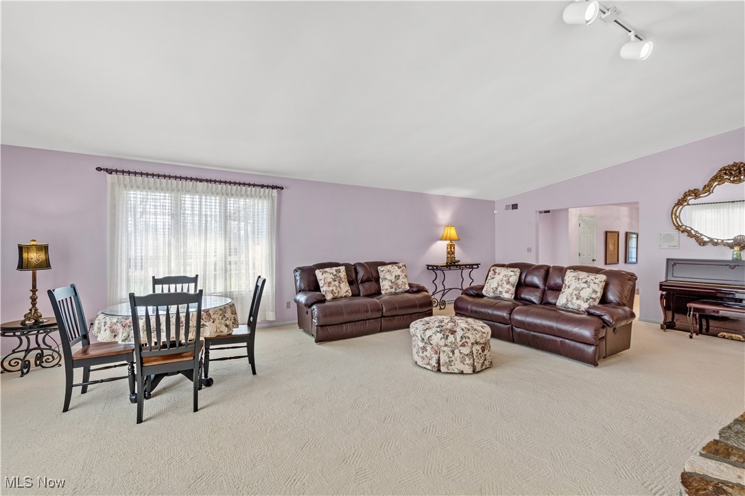 52 Hilda Circle Property Photo 14