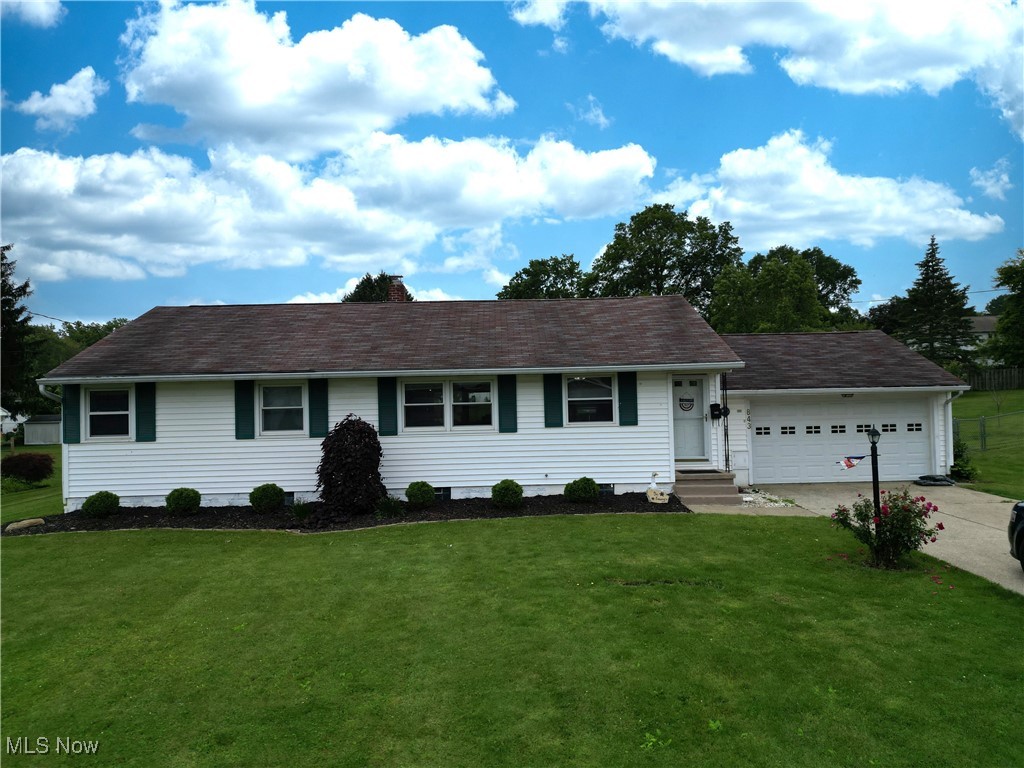 843 E Bank Street Property Photo 1
