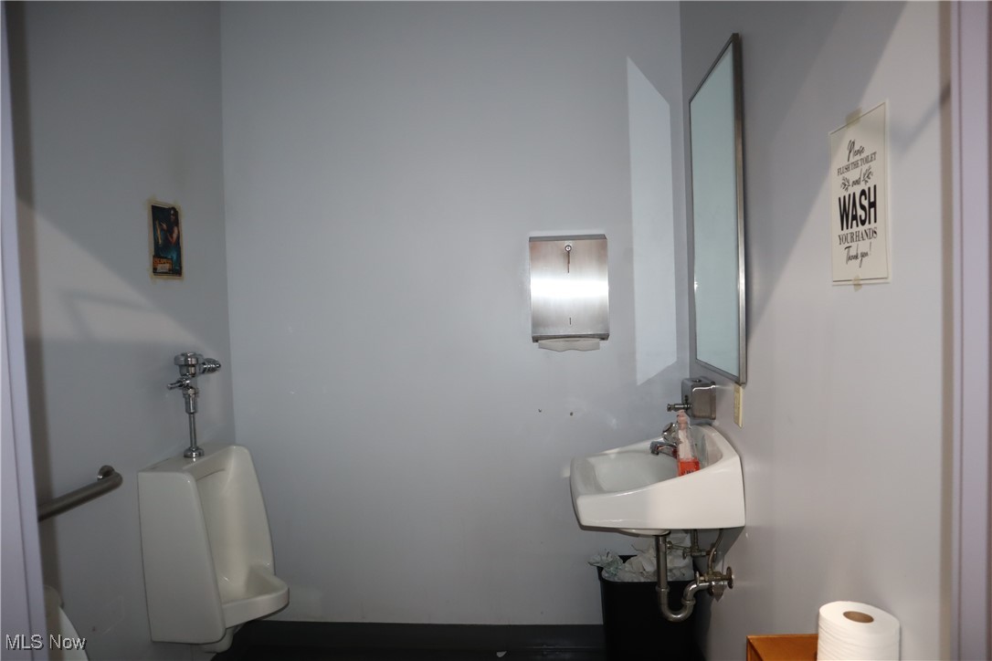 720 Town Line 151 Road Property Photo 12