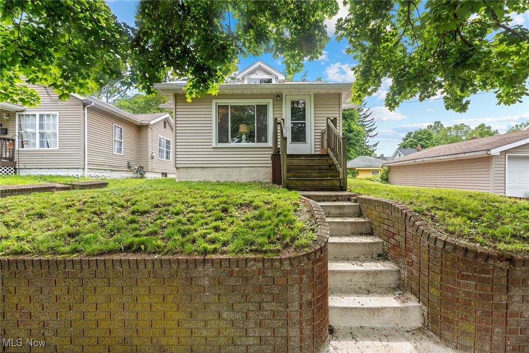 725 Saint Clair Avenue