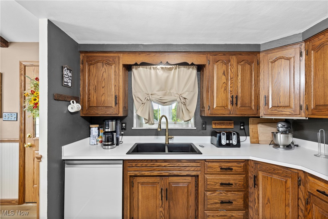 57 Della Drive Property Photo 11