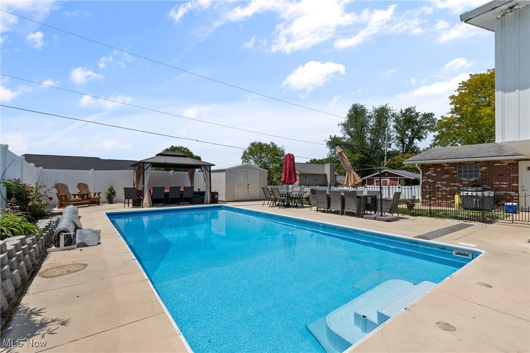 57 Della Drive Property Photo 36