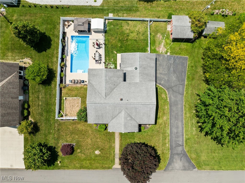 57 Della Drive Property Photo 41