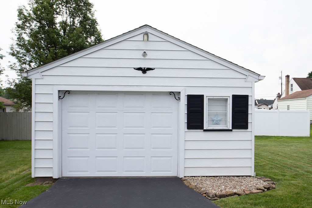 200 Helena Drive Property Photo 3