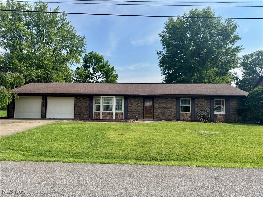 150 Oakbrook Lane Property Photo 1