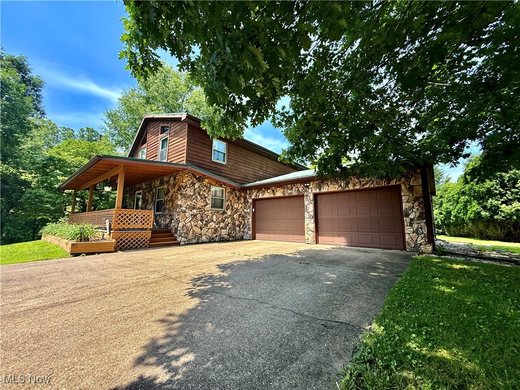 19 Brettwood Drive Property Photo 1