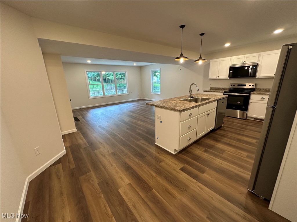 1048 Cliff View Street Property Photo 4