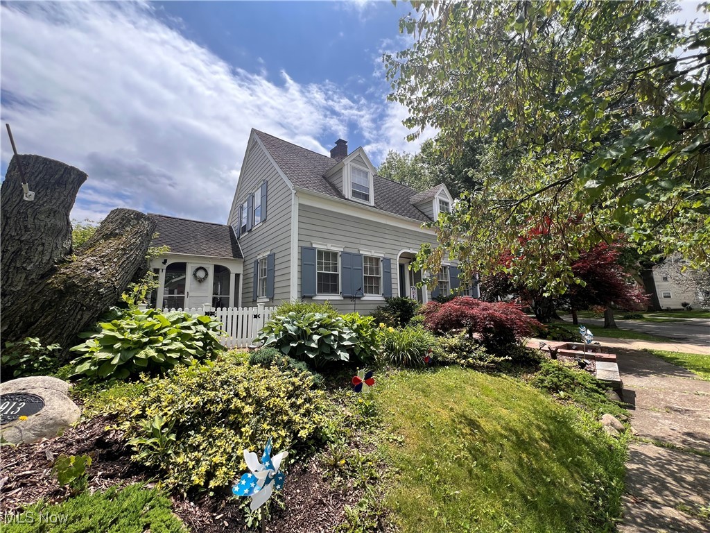 913 Home Circle Property Photo 1