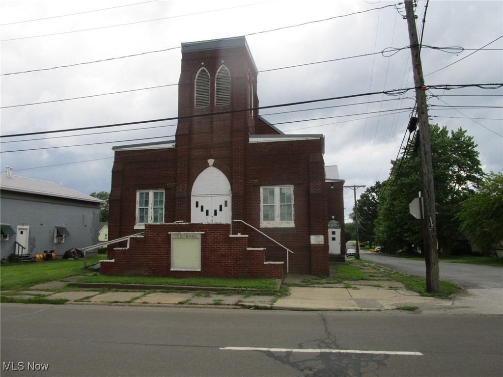 272 E Main Road Property Photo 1