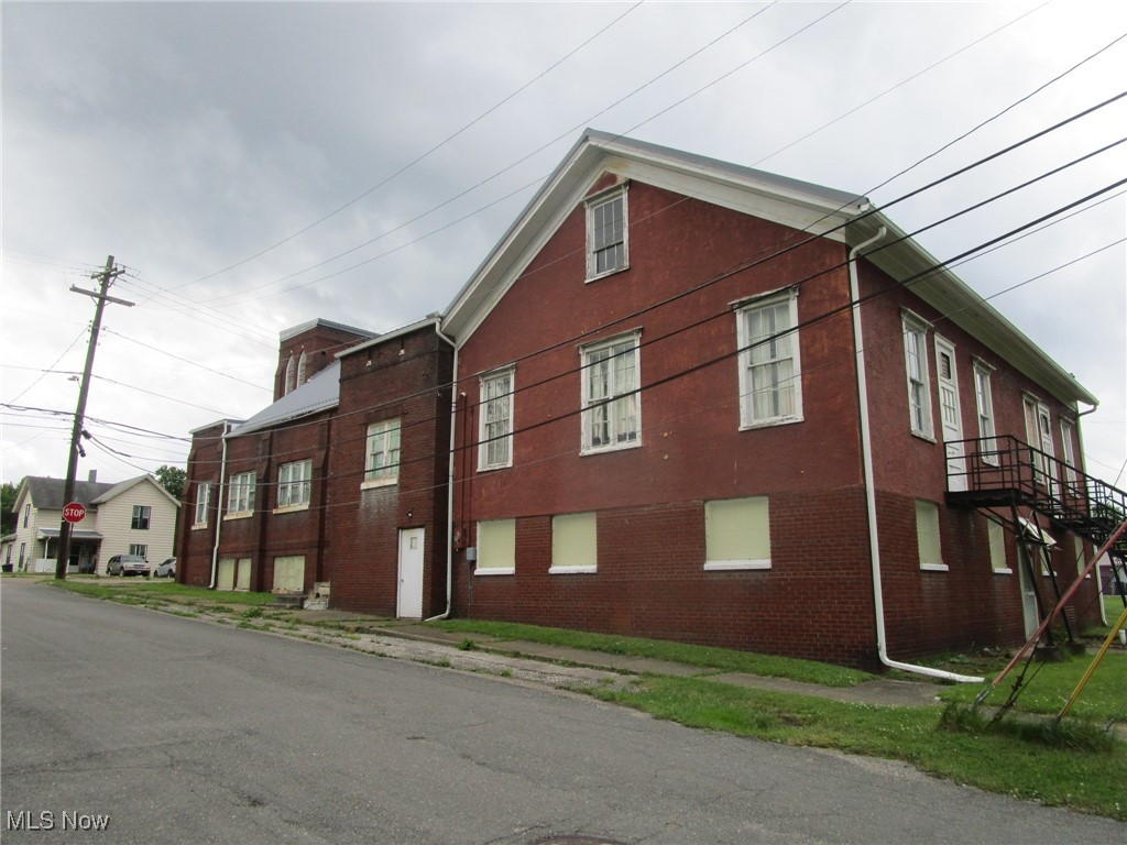 272 E Main Road Property Photo 3