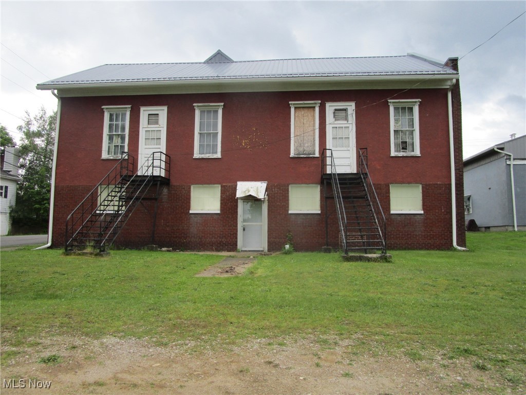 272 E Main Road Property Photo 4