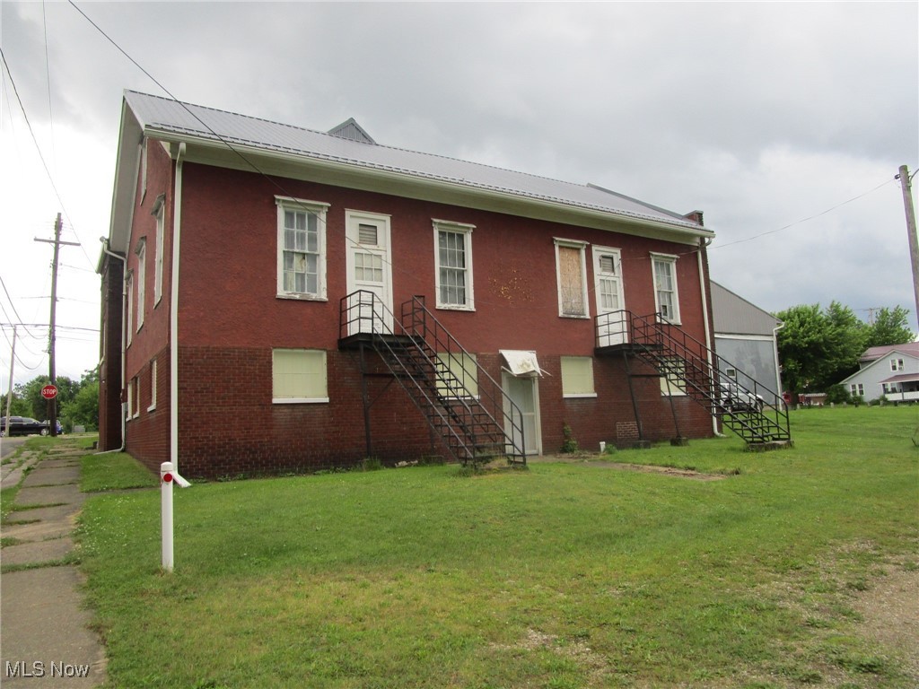 272 E Main Road Property Photo 5