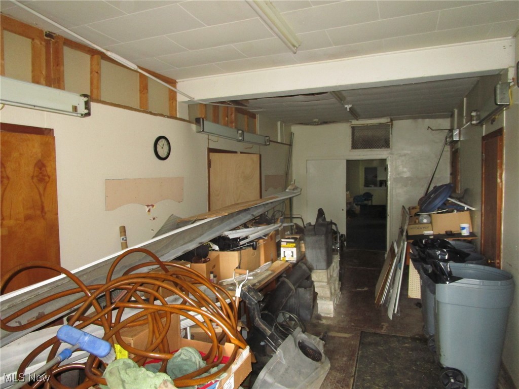 272 E Main Road Property Photo 6