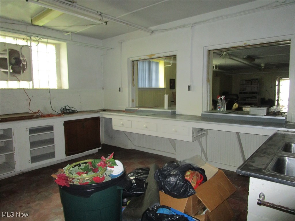 272 E Main Road Property Photo 9