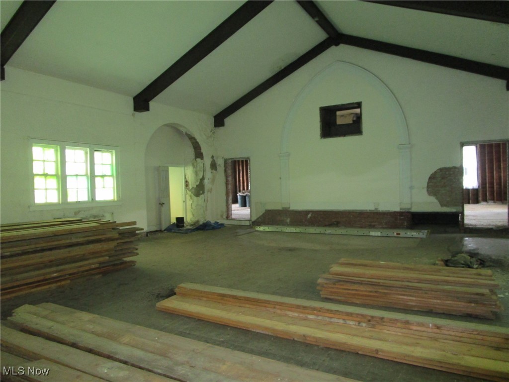 272 E Main Road Property Photo 13