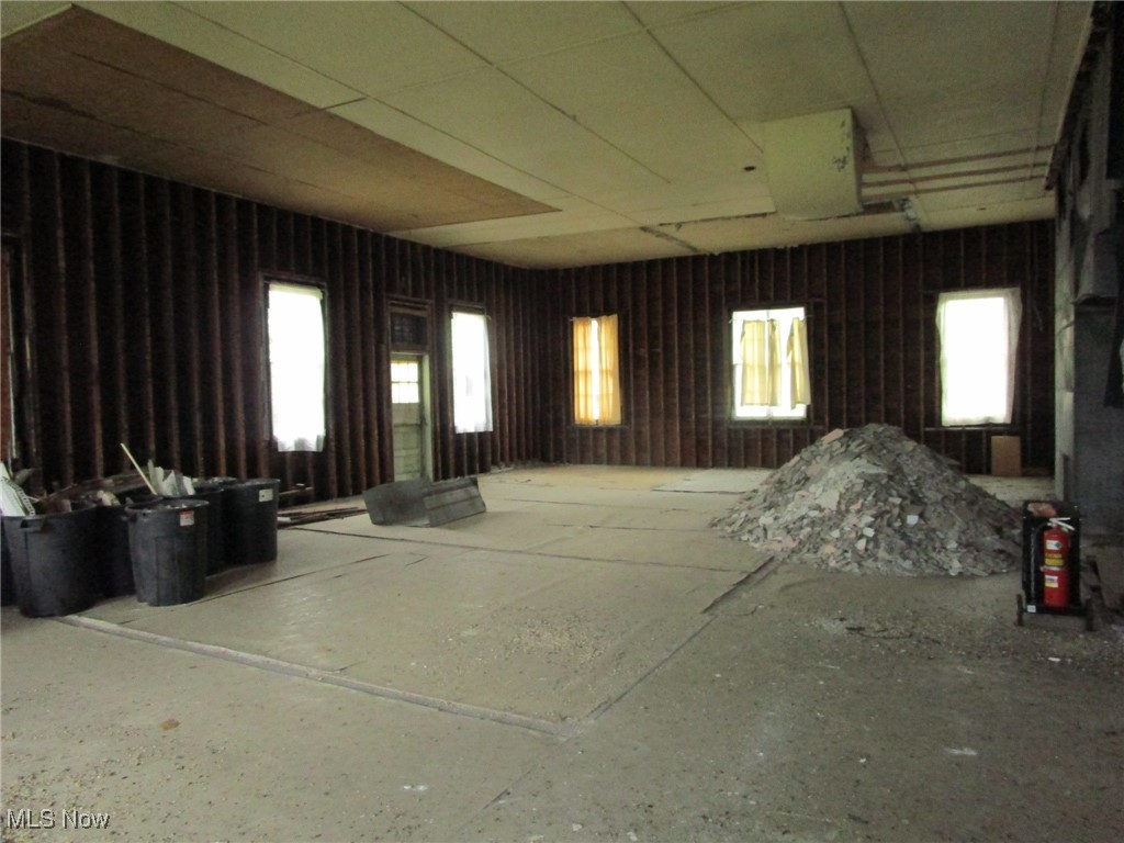 272 E Main Road Property Photo 15