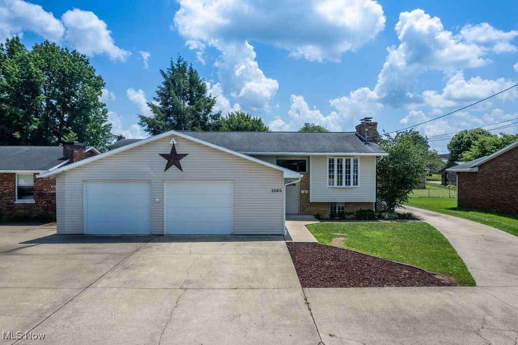 1565 Lois Street Property Photo 1