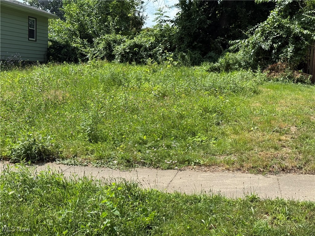 1874 Adelaide Boulevard Property Photo 2