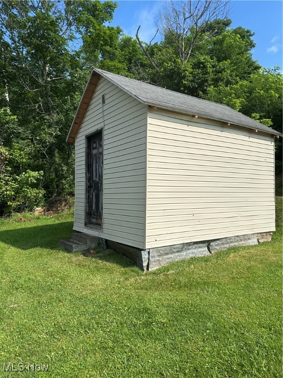 208 Center Street Property Photo 5