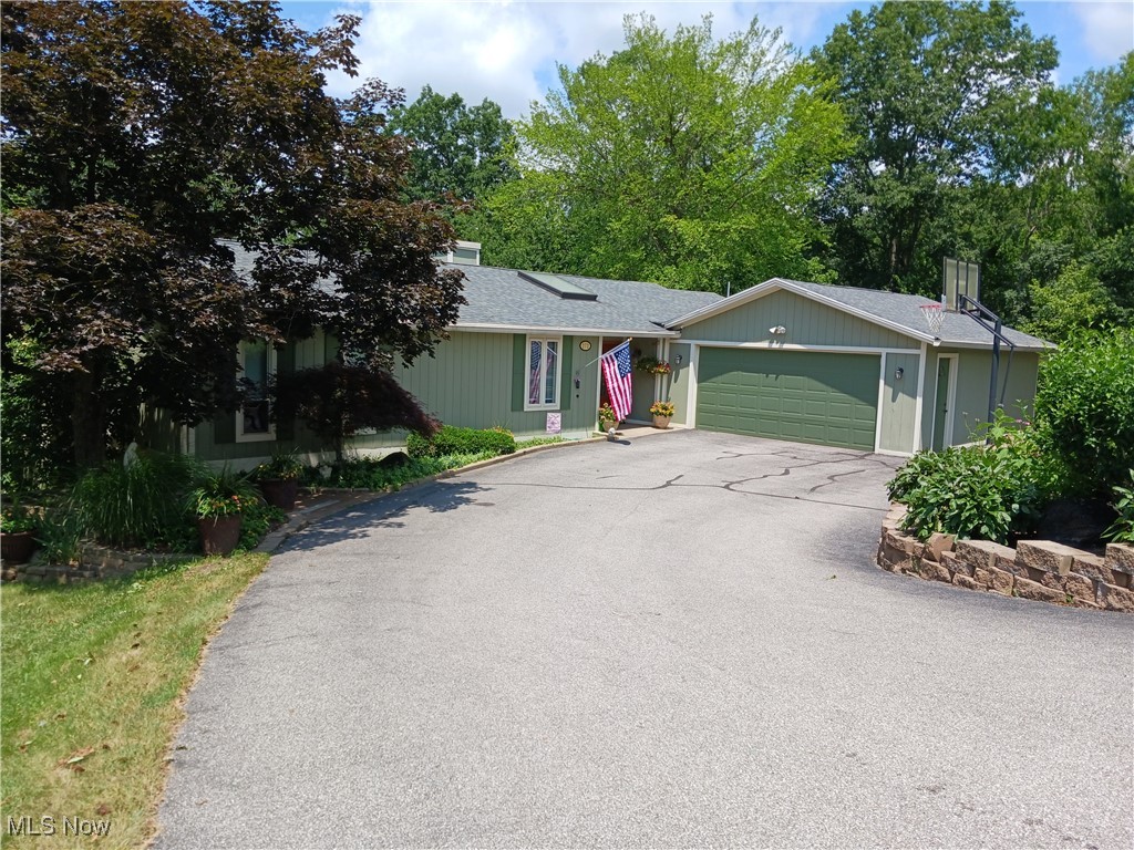272 Oakmont Drive Property Photo 1