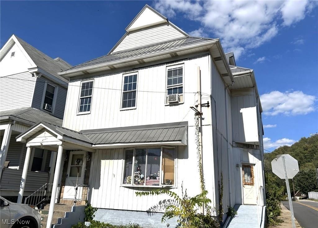 606 Ridge Avenue Property Photo 1