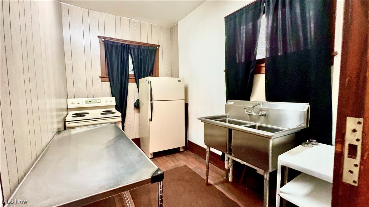 3736 E 71 Street E Property Photo 7