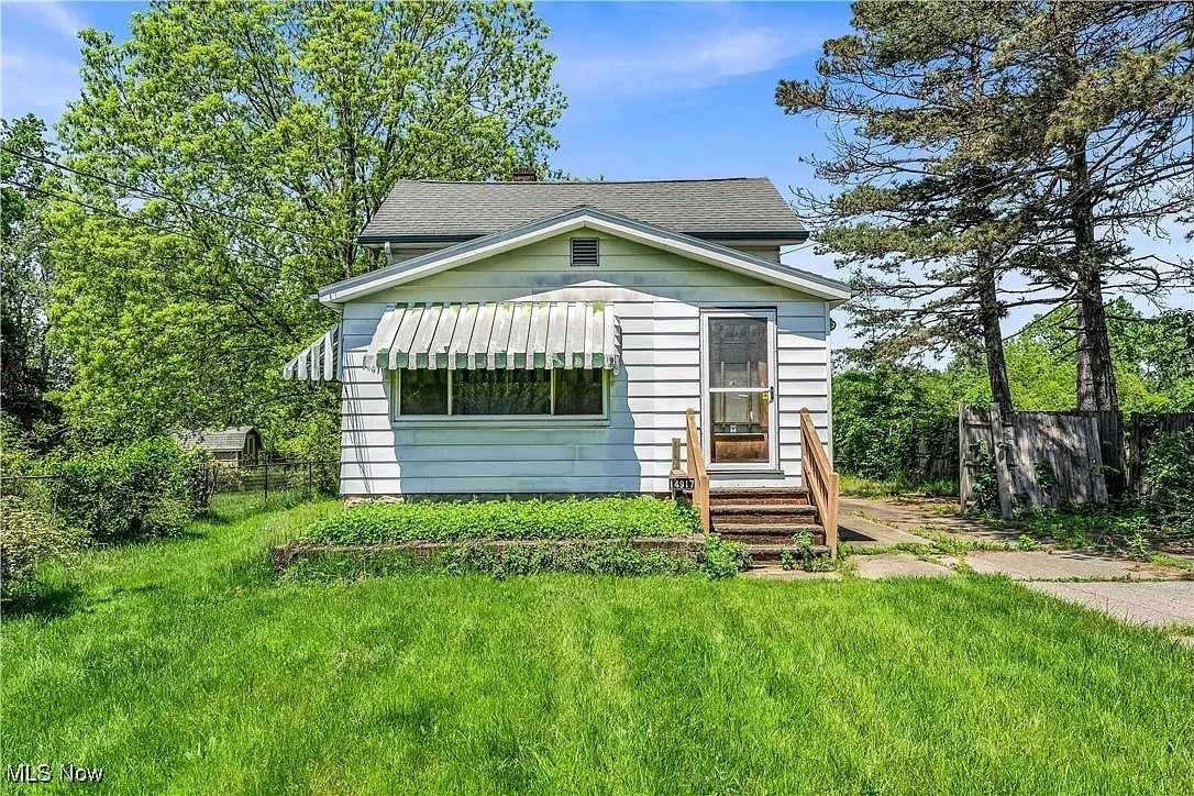 14917 Summit Avenue Property Photo 1