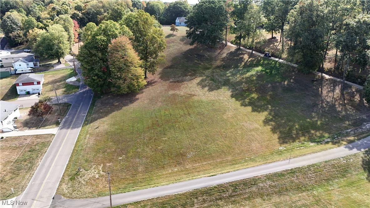 Pleasant Valley Drive Property Photo 3