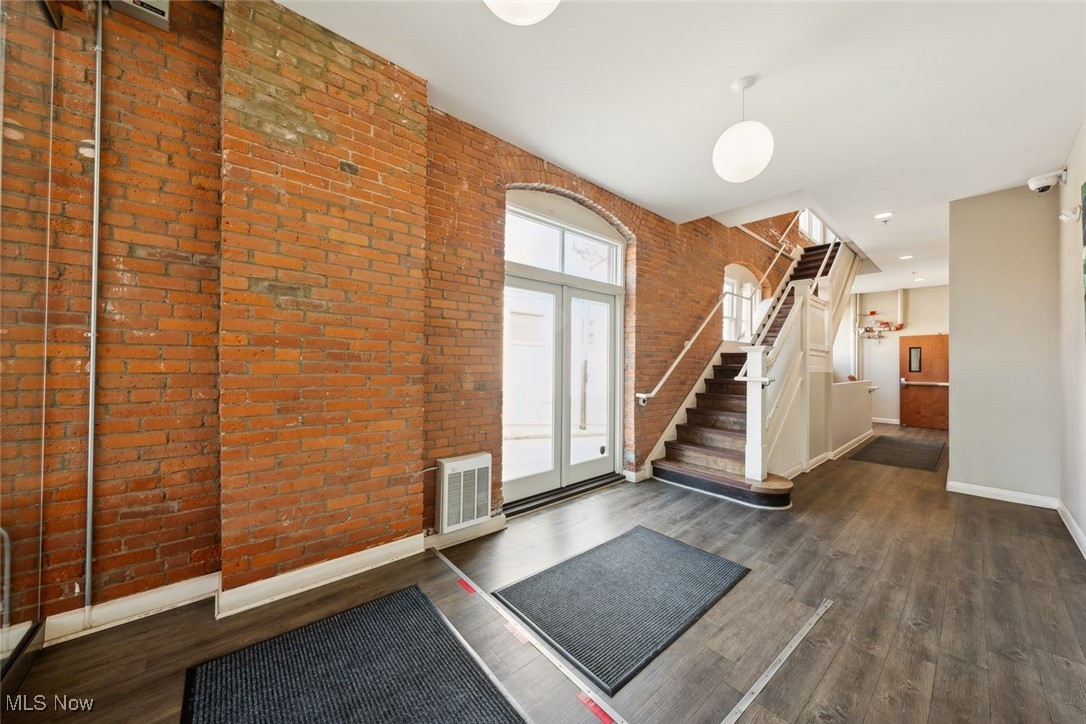 2220 Superior Viaduct Property Photo 19