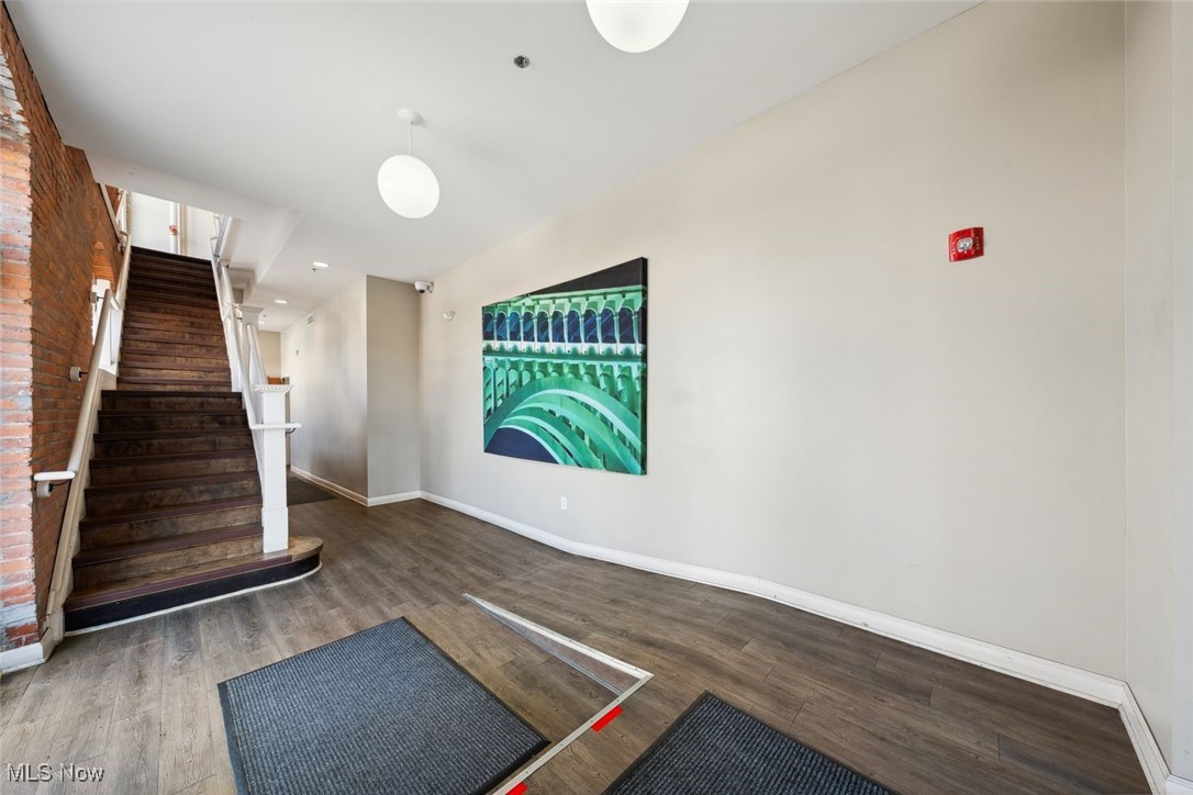 2220 Superior Viaduct Property Photo 20