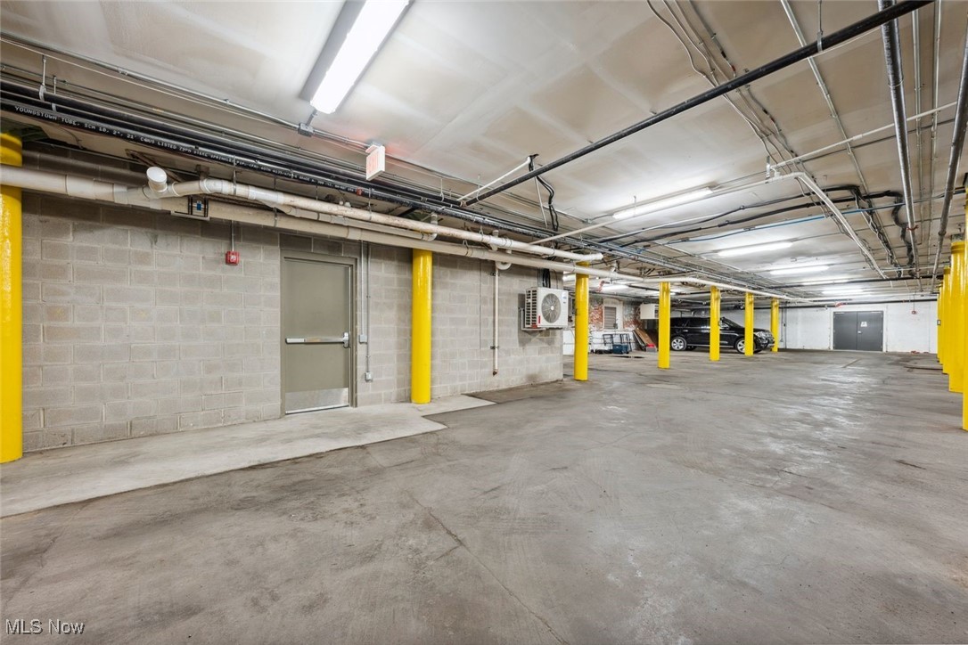 2220 Superior Viaduct Property Photo 27