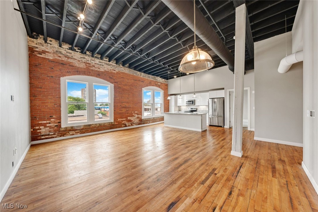 2220 Superior Viaduct Property Photo 29