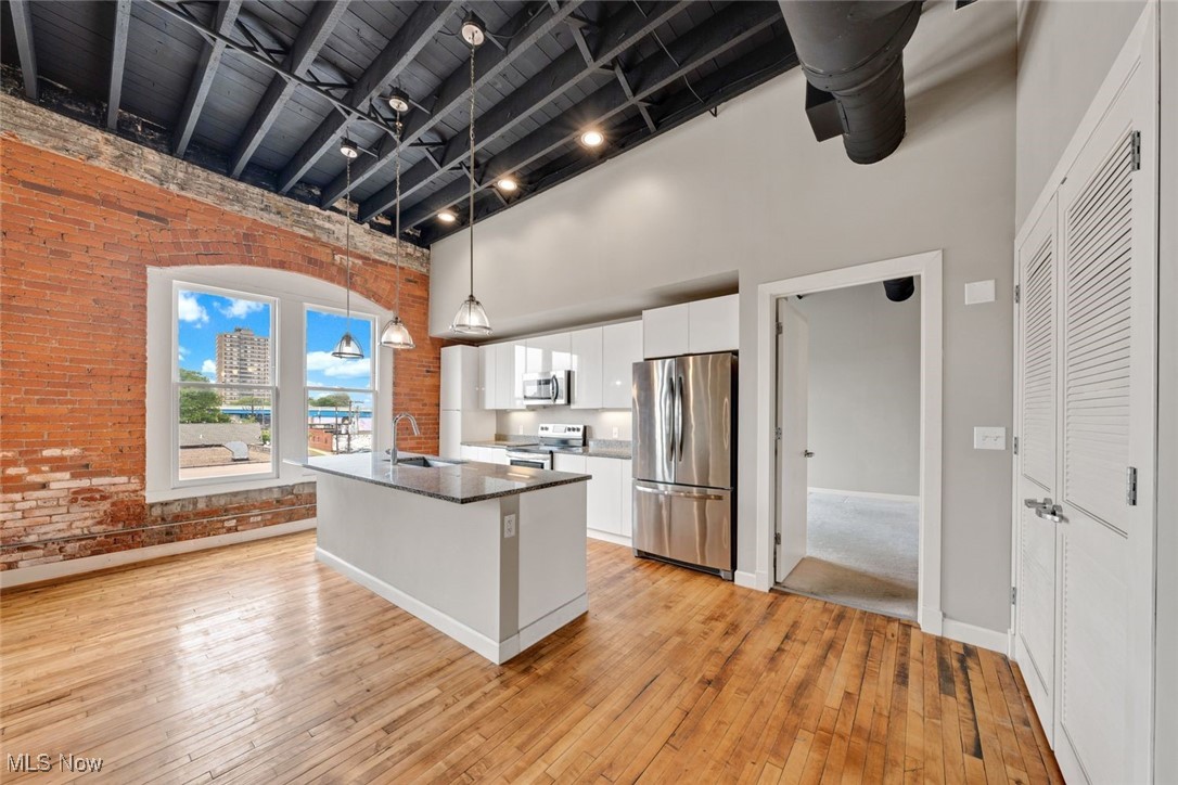2220 Superior Viaduct Property Photo 30