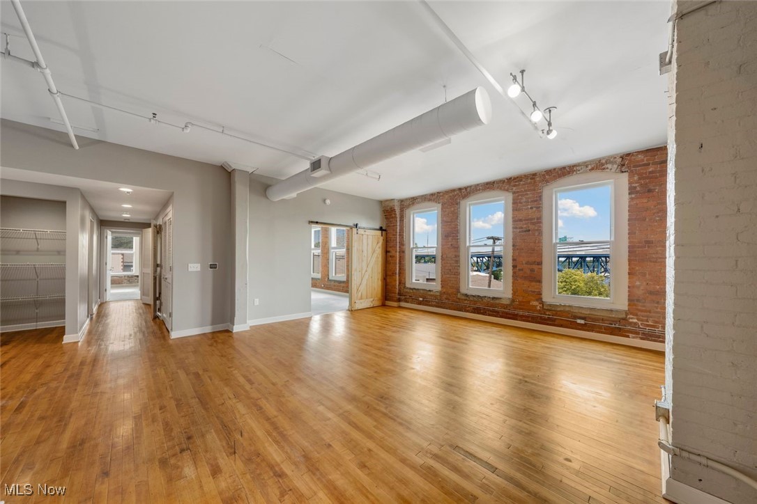 2220 Superior Viaduct Property Photo 32