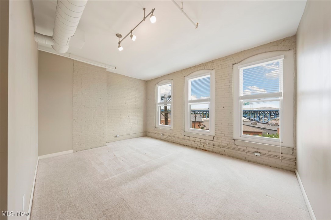 2220 Superior Viaduct Property Photo 35