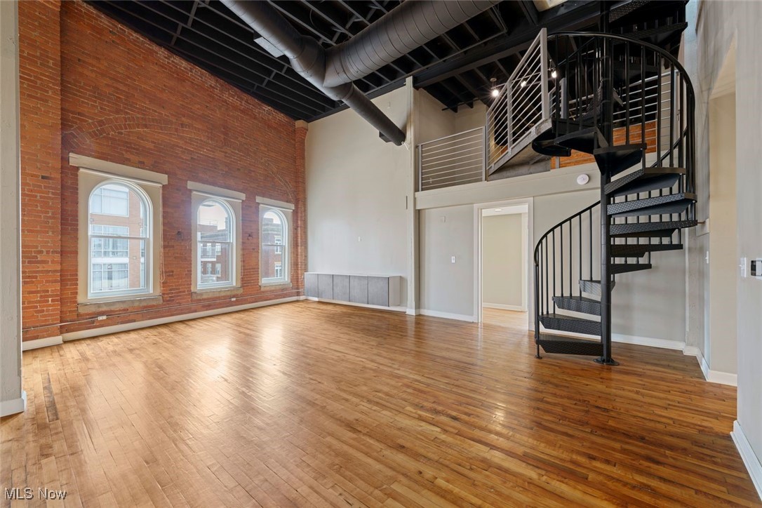 2220 Superior Viaduct Property Photo 37