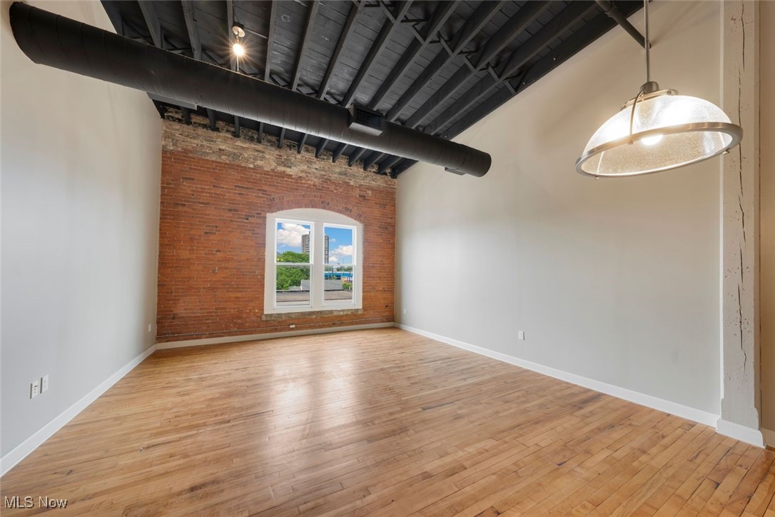 2220 Superior Viaduct Property Photo 38