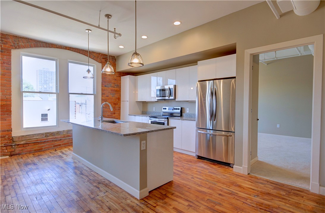 2220 Superior Viaduct Property Photo 43
