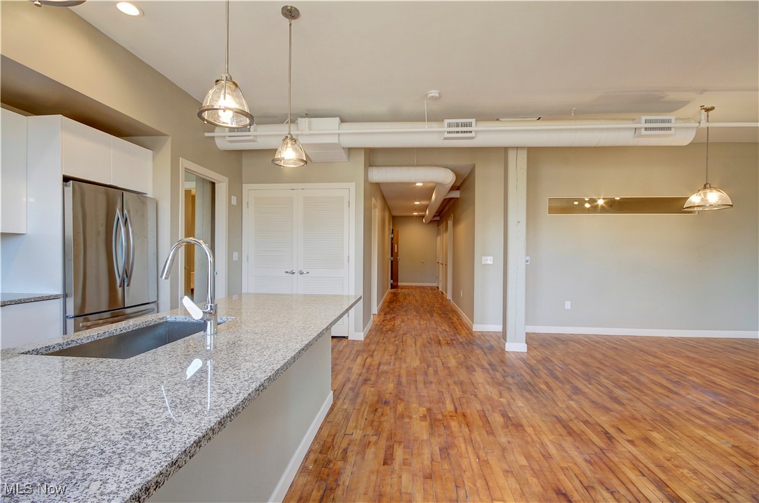 2220 Superior Viaduct Property Photo 44