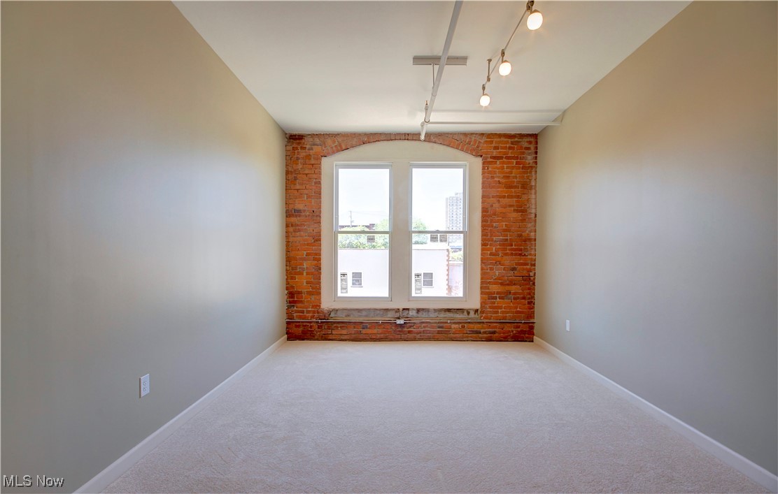 2220 Superior Viaduct Property Photo 45