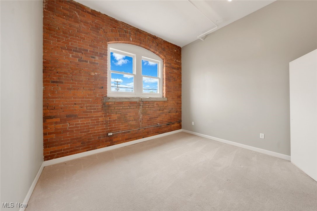 2220 Superior Viaduct Property Photo 46