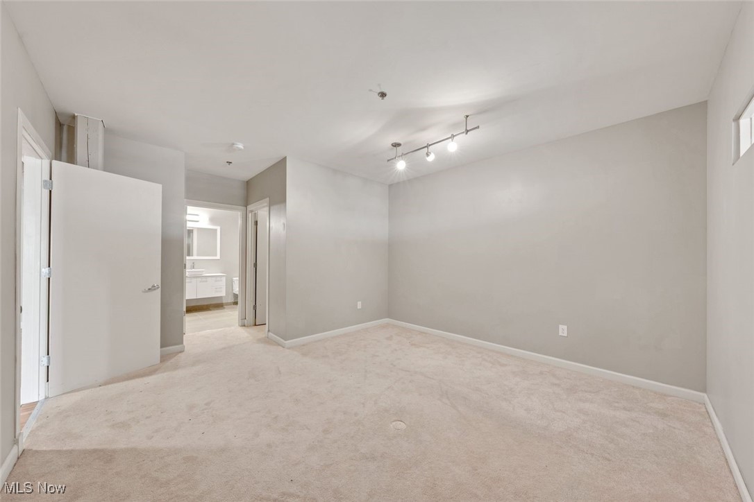2220 Superior Viaduct Property Photo 47