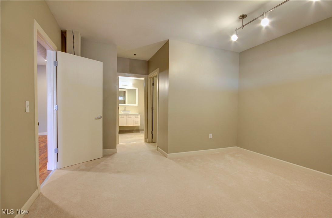 2220 Superior Viaduct Property Photo 48