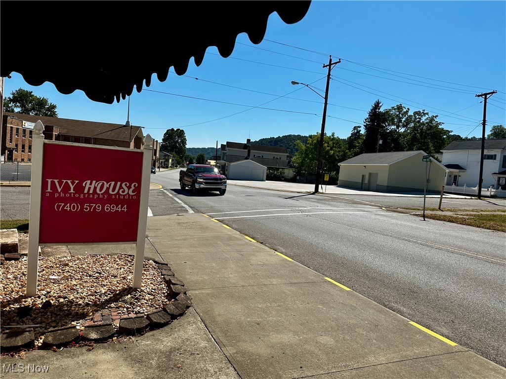 654 S Zane Highway Property Photo 4