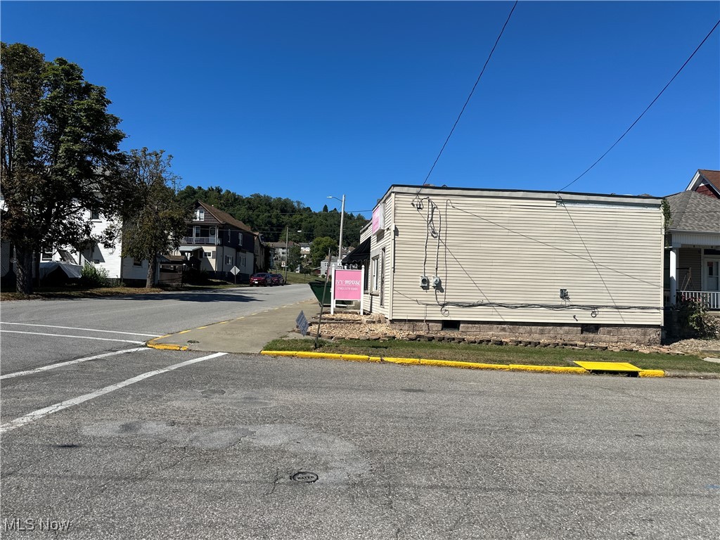 654 S Zane Highway Property Photo 6